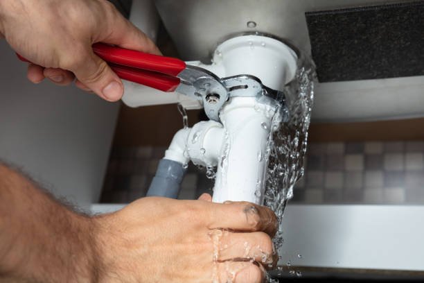 plumber-fixing-sink-pipe-with-adjustable-wrench.jpg (612×408)